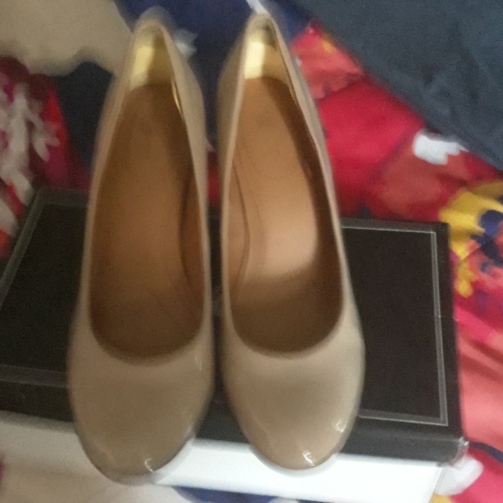 Pumps - Picture 2 of 2
